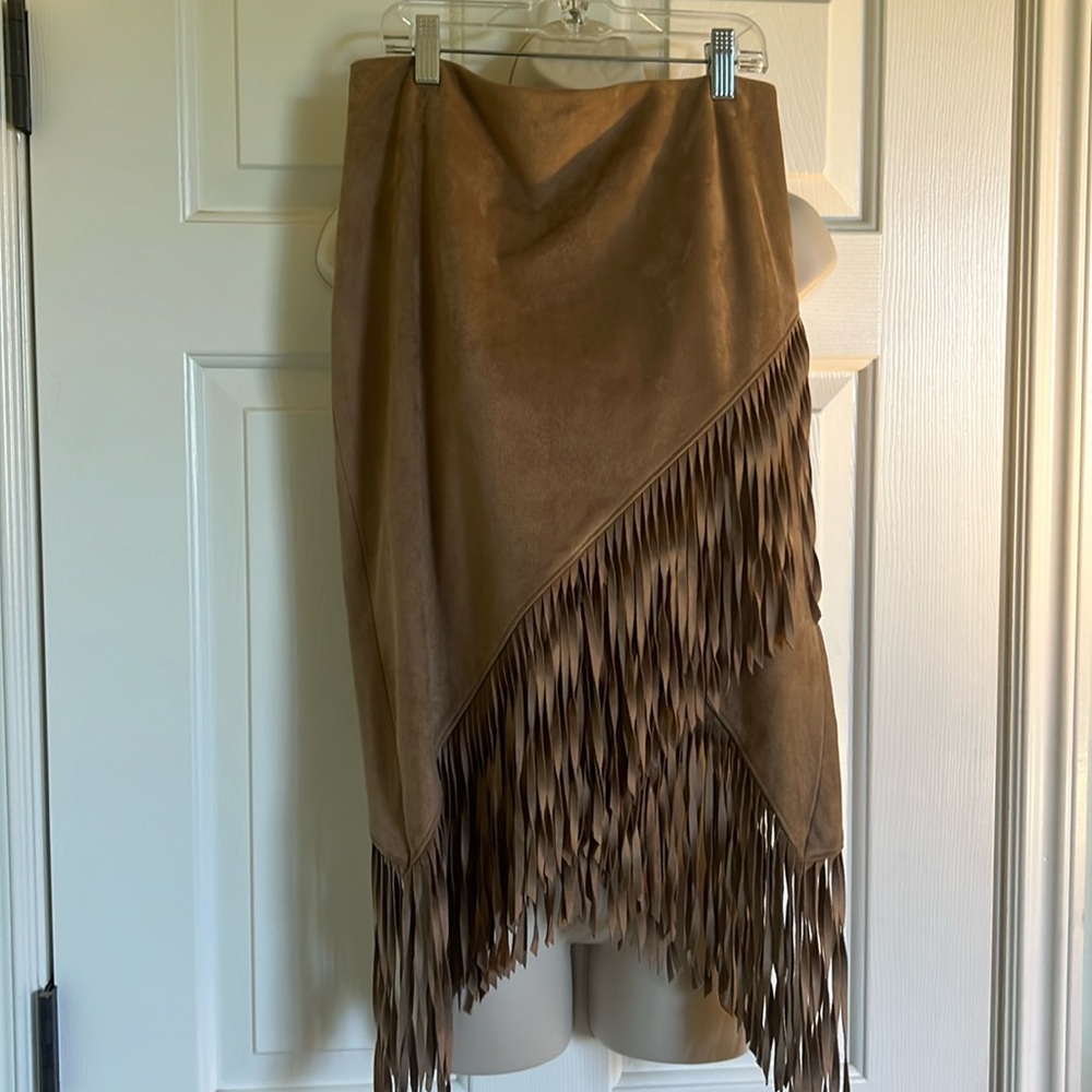 NWT Express Lined Faux Suede Fringe skirt. Size 6